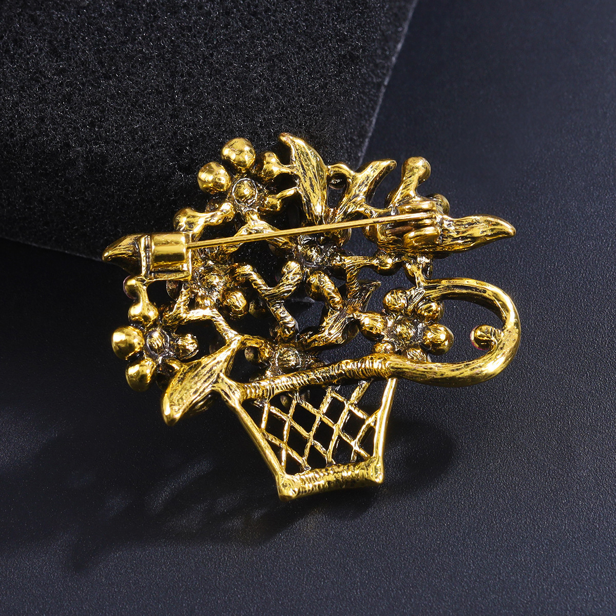 New Stylish and Exquisite Alloy Enamel Flower Basket Brooch, Versatile for Women's Suits and Cardigans, Accessory Pin