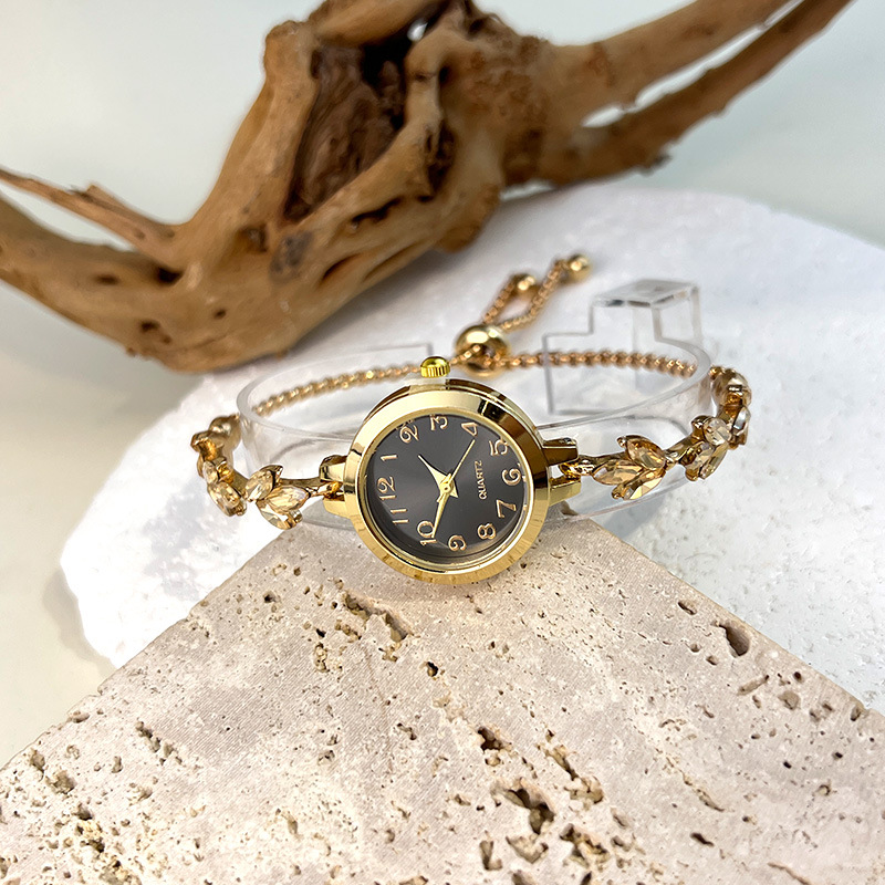 Reloj de cuarzo elegante para mujer con pulsera de estrás_voghion.com
