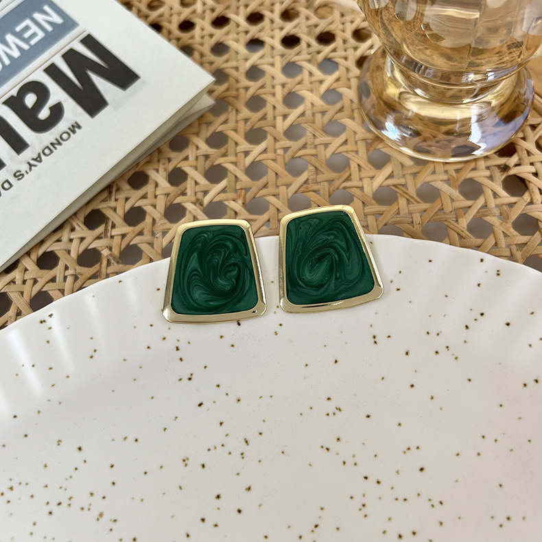 Vintage Glazed Paint Metal Wind Temperament Retro Square Cold Hong Kong Style Exaggerated Large Earrings Geometric Earrings display picture 5