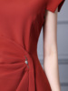 Split buttocks skirt， goddess style， slim waist， shoulder sleeve dress