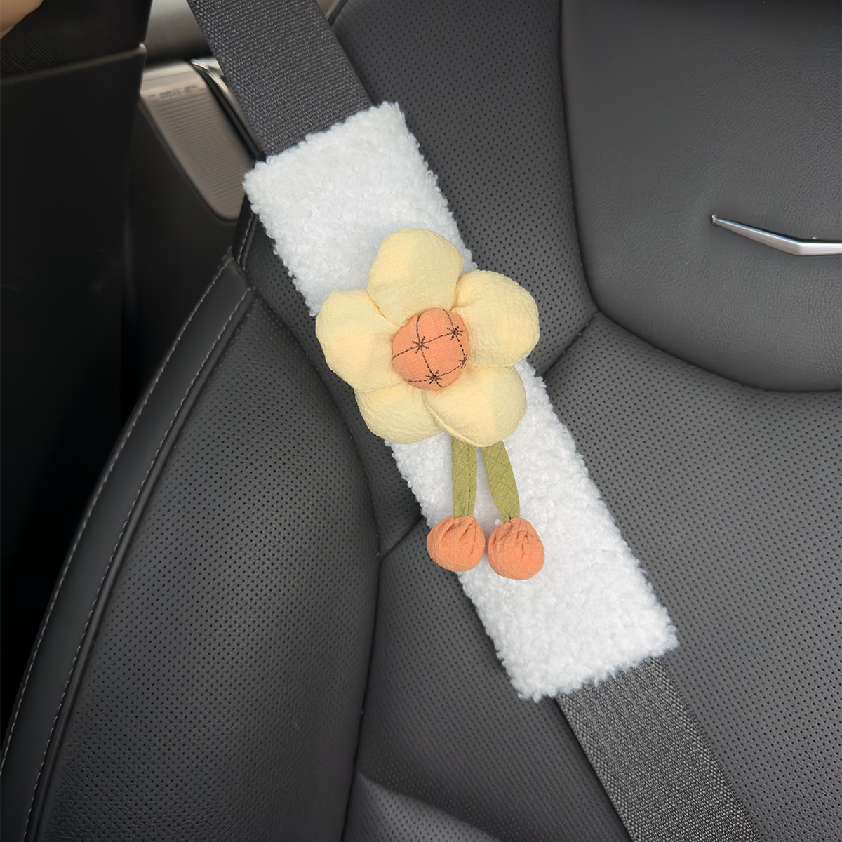 Car Seatbelt Shoulder Pad with Lamb Wool Sunflower Decoration