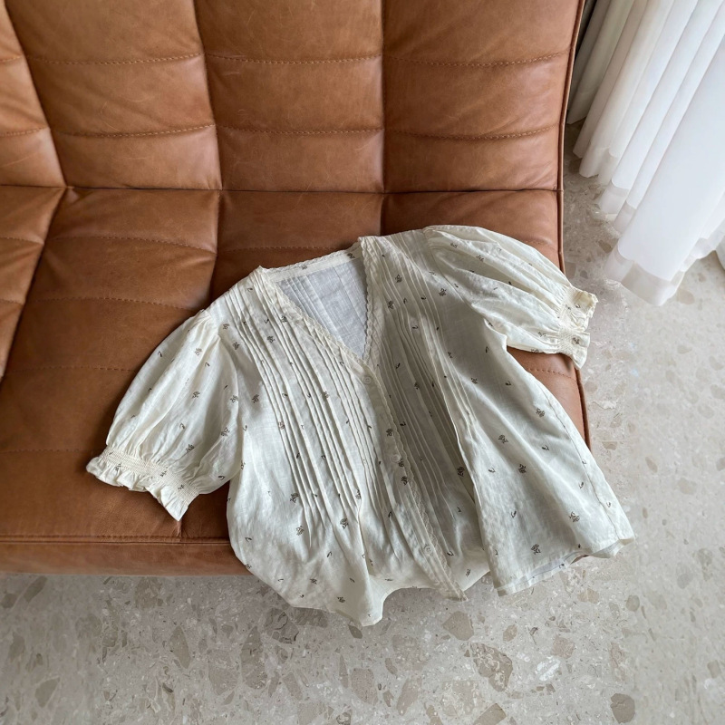 Spanish Off-White Shirt with Gentle Floral Lace Trim, Small V-Neck, Pleated Puff Sleeves Spanish Off-White Shirt with Gentle Floral Lace Trim, Small V-Neck, Pleated Puff Sleeves