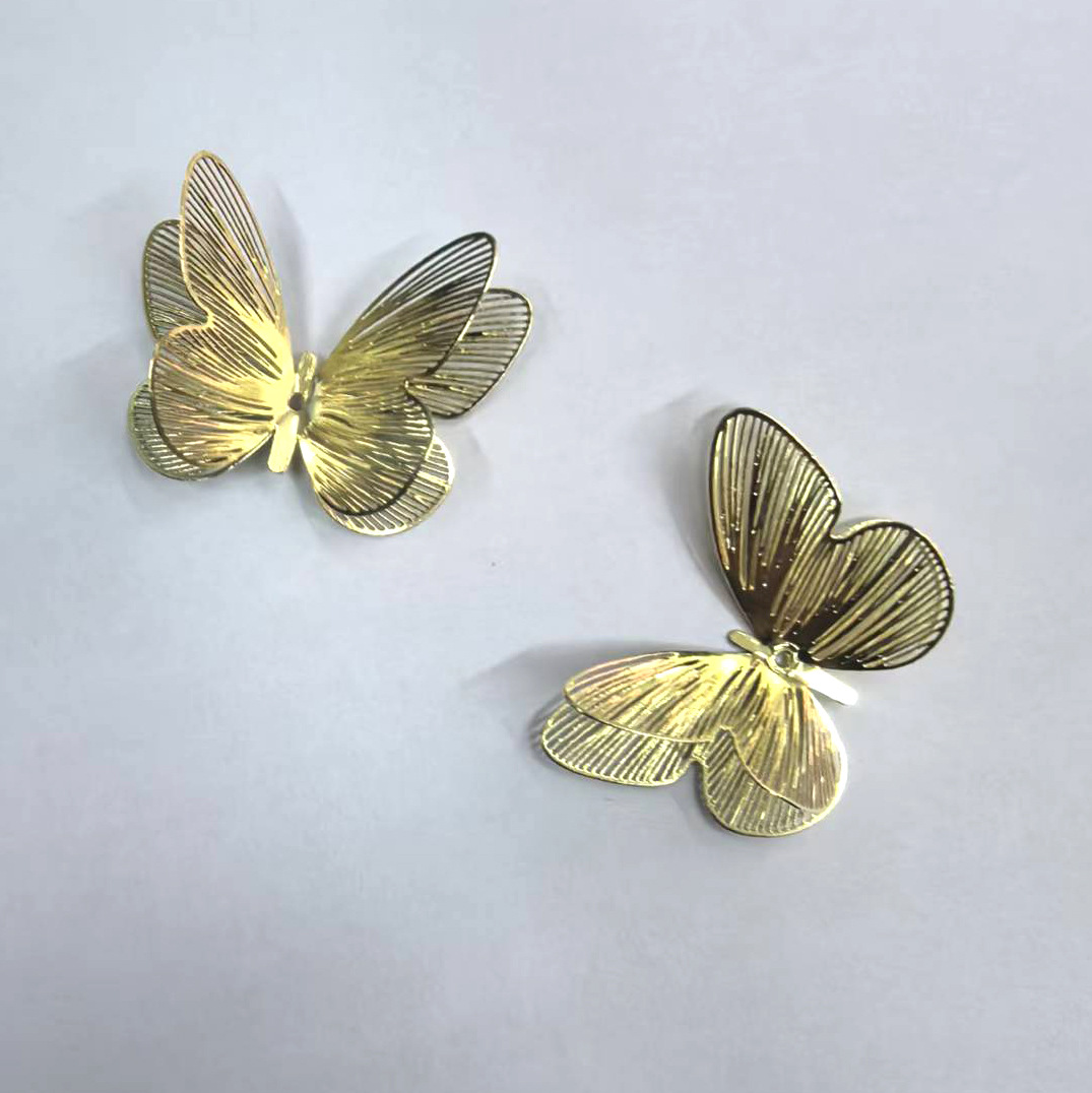 国潮中国式透かし彫りの蝶の装飾の部品のコンピュータの切れの金色の銀色の新婦の頭はかんざしの材料の卸売りを飾ります。