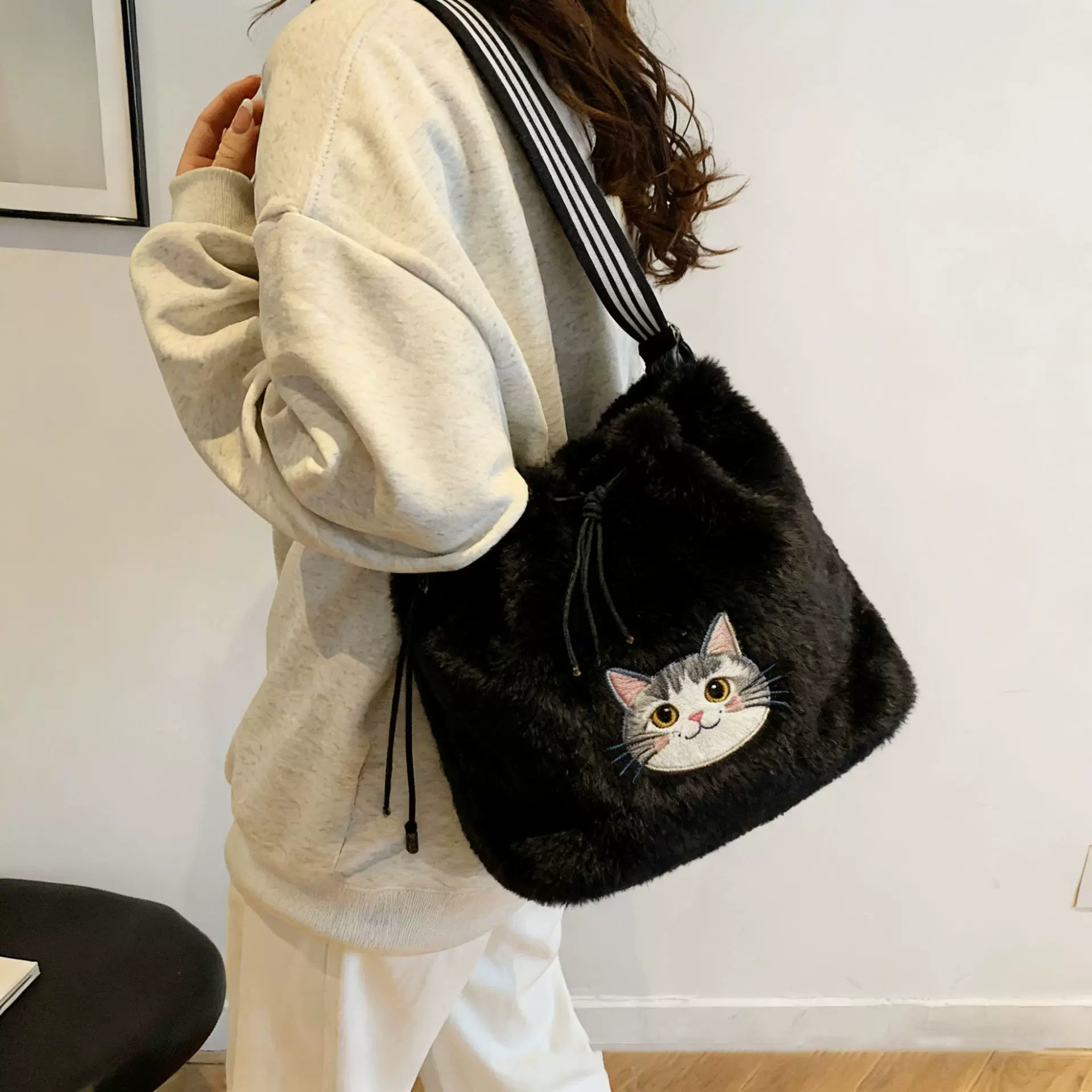 2025新款韩系毛绒包包女卡通双肩包女童跨境礼品斜挎单肩手提包