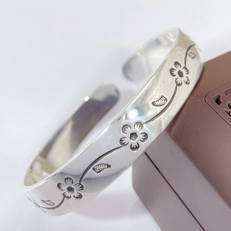Fashionable retro bracelet, flowered