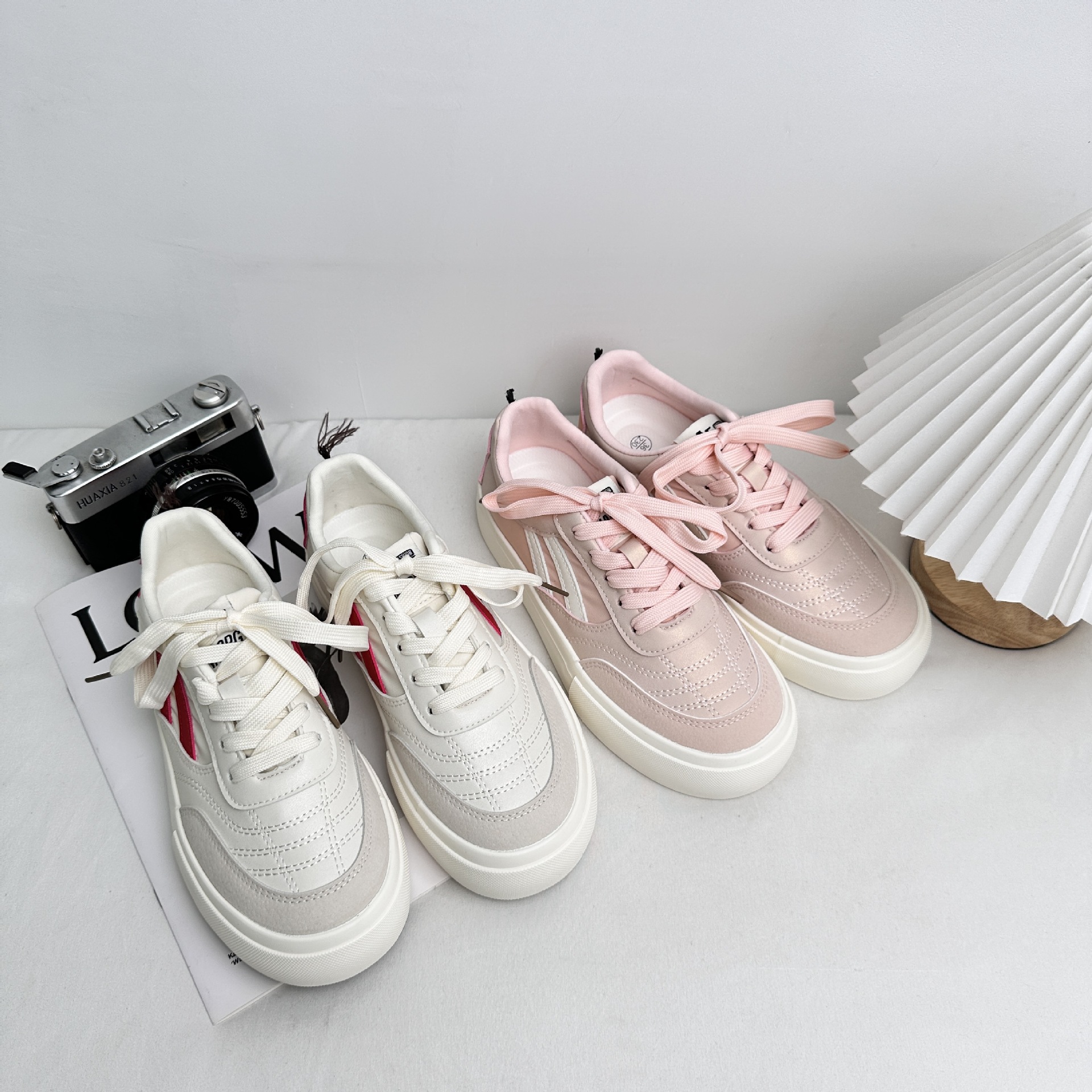 6625 plantilla de látex/diseño de manzana suela gruesa zapatos blancos zapatos de mujer diseño original 2025 nuevos zapatos planos image 1