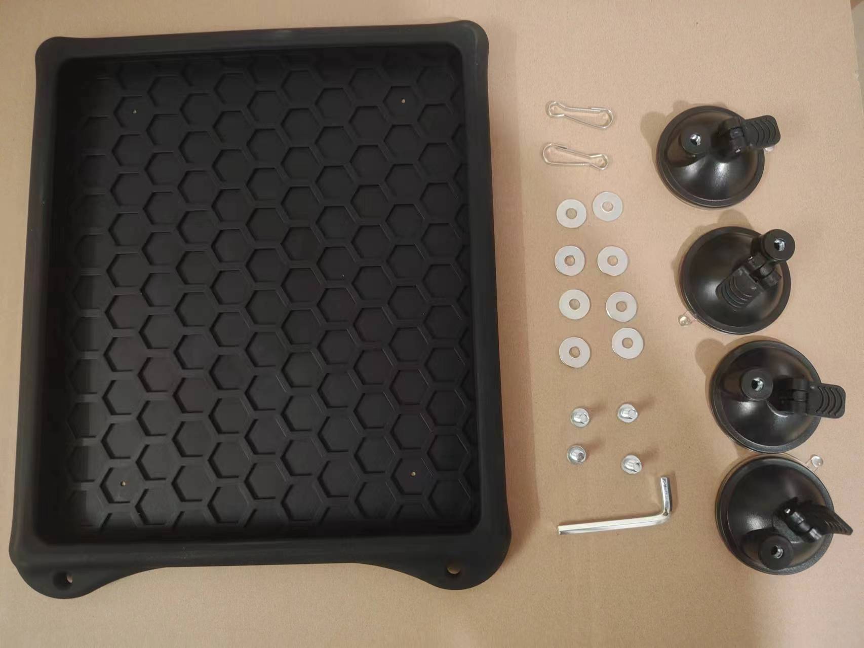 후크가 있는 검정색 흡입 컵 4개