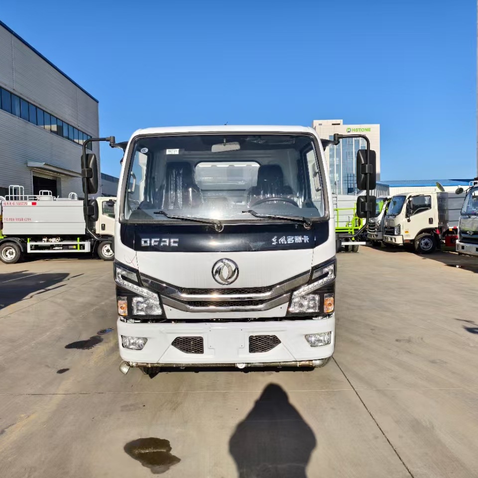 National Vi Foton 7-Ton Blue Plate Sprinkler Truck Can Be Equipped with a 30/ 40m Fog Cannon. with a Class C License, It Can Travel Freely in the City