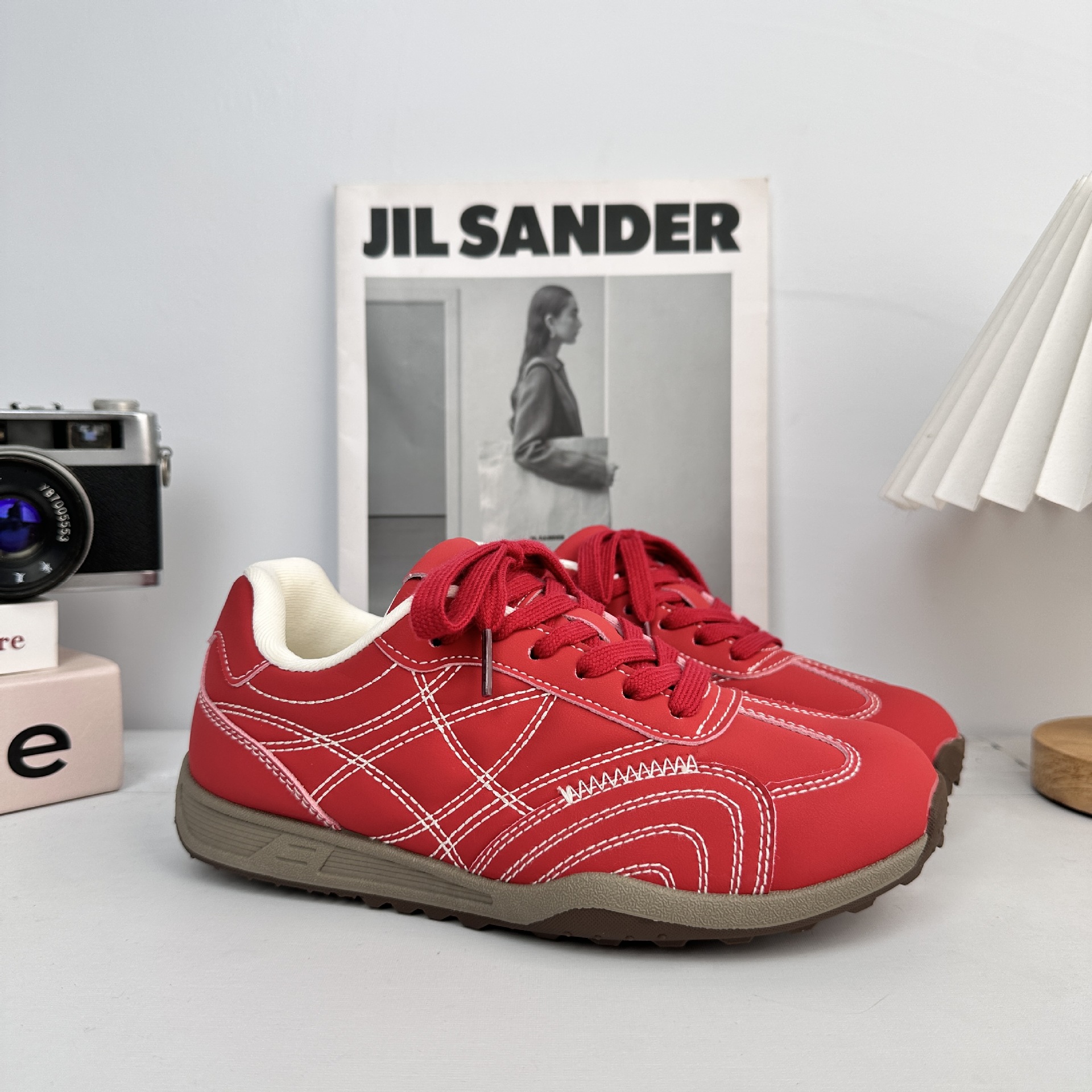 Yuanbo coreano retro zapatos de entrenamiento de mujeres 2025 nuevos zapatos de skate de otoño con suela gruesa zapatos blancos pequeños zapatos casuales