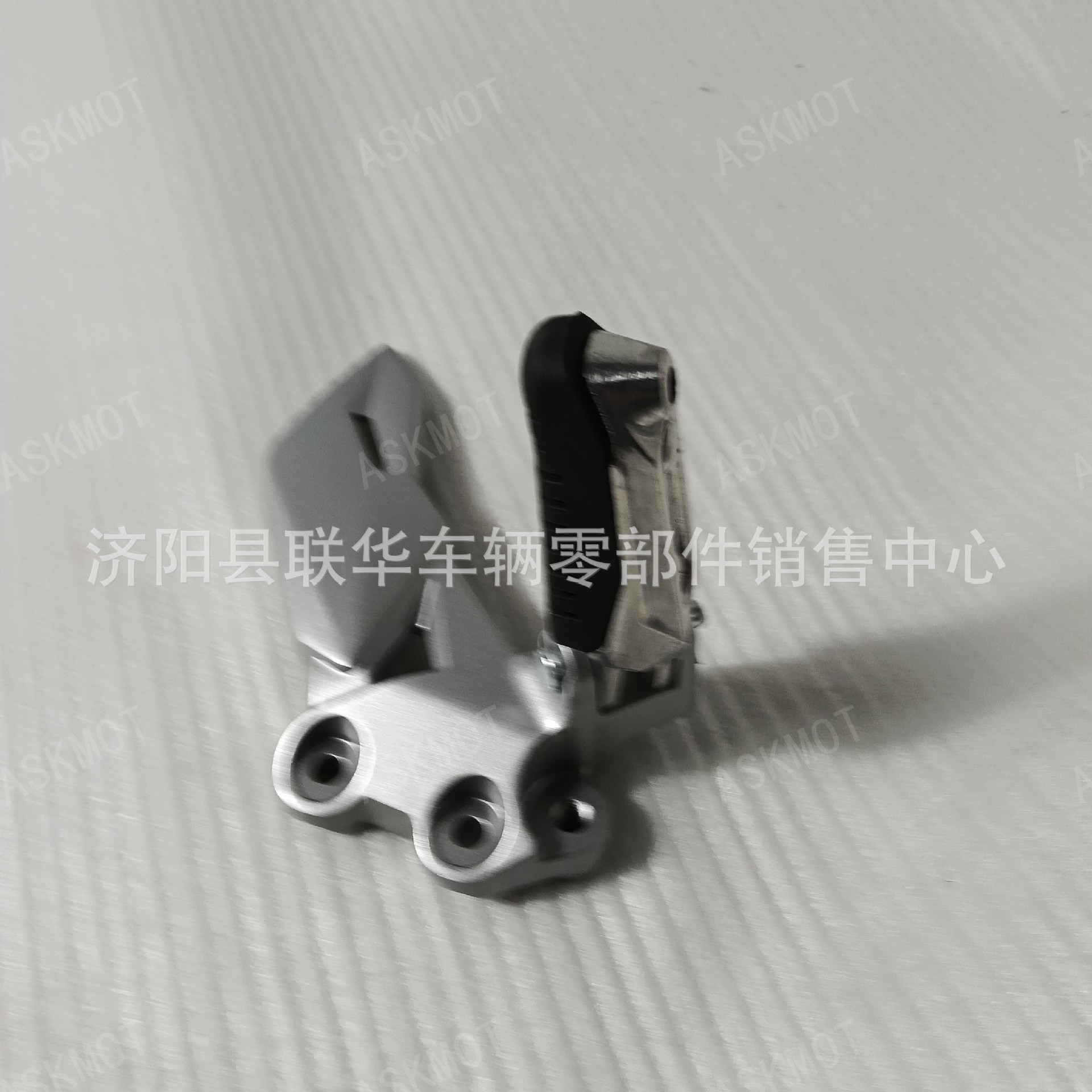 Suitable for Suzuki Gixxer 150 Motorcycle Front and Rear Left and Right Footrests, Foot Pedals, Complete Set of Accessories