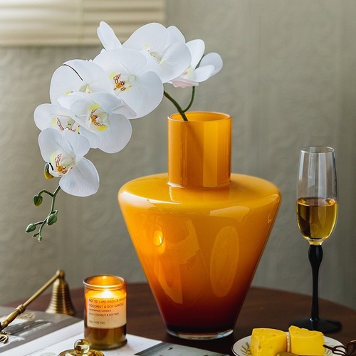 Mid-century American retro caramel-colored inverted triangle glass large vase luxury home sample room dining table decoration