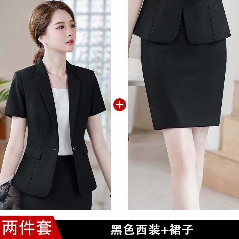 黒い小柄なスーツの女性春秋高級ホテルのフロントの職業作業服の事業はスーツのコートを編みます。|undefined