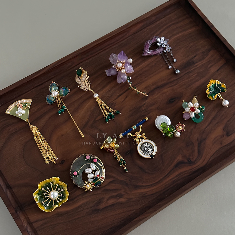 Nuevo broche de flor de perla barroca natural retro, broche antiexposición de nicho de alta gama, ramillete de platycodon