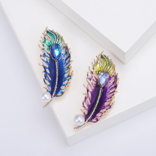 European and American creative personality retro style peacock feather brooch inlaid with zircon color corsage suit coat accessories