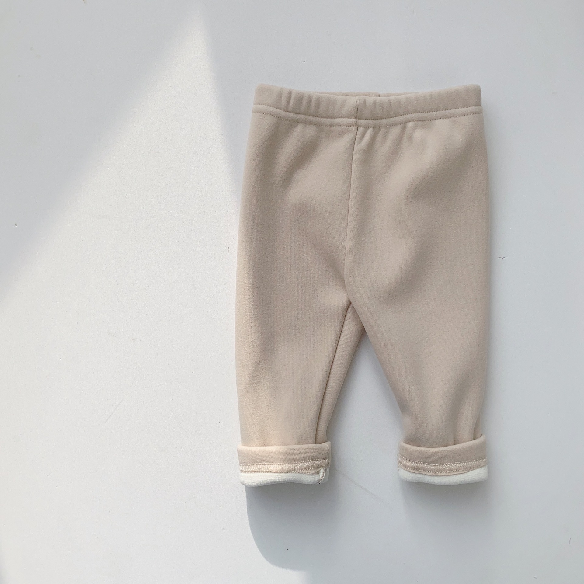 Leggings de color sólido de primavera y otoño para niños Pantalones de bebé para niños coreanos Pantalones de casa para bebés Ropa de primavera para niños y niñas
