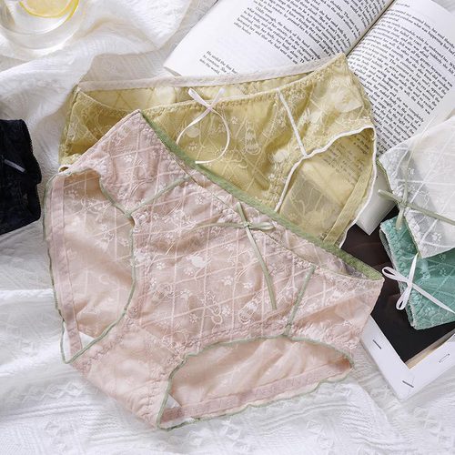 Japanese sexy, sweet and cute lace seamless underwear for women with transparent hollow wooden ears and sexy triangle women's underwear