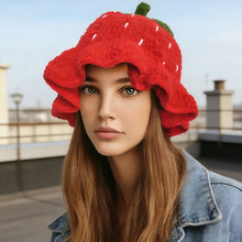 纯手工钩织花边红色草莓帽女甜美秋冬显脸小渔夫帽毛线帽针织帽子