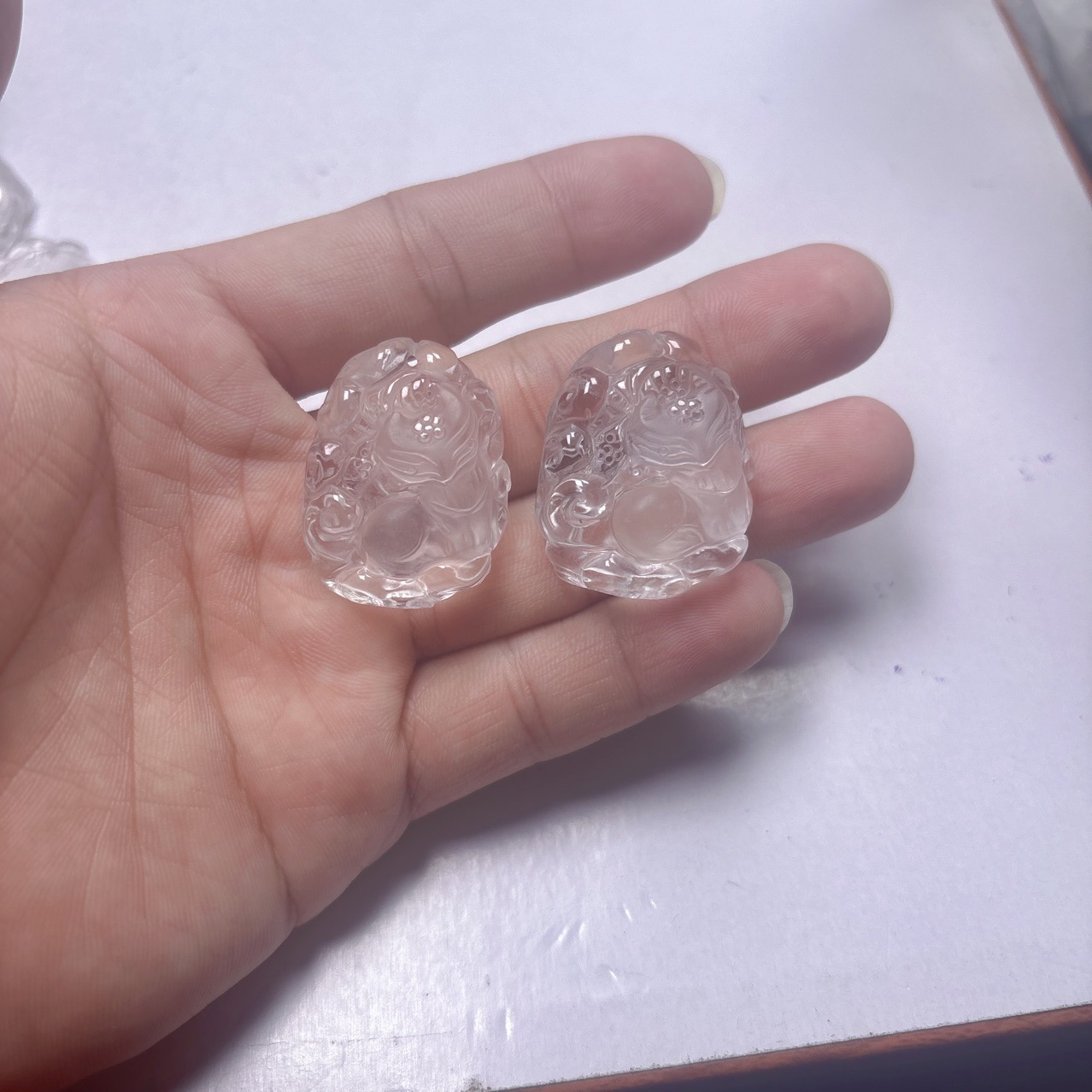 핫 세일 천연 화이트 크리스탈 양면 매트 조각 여우 펜던트 DIY 핸드 액세서리 패션 패션 도매