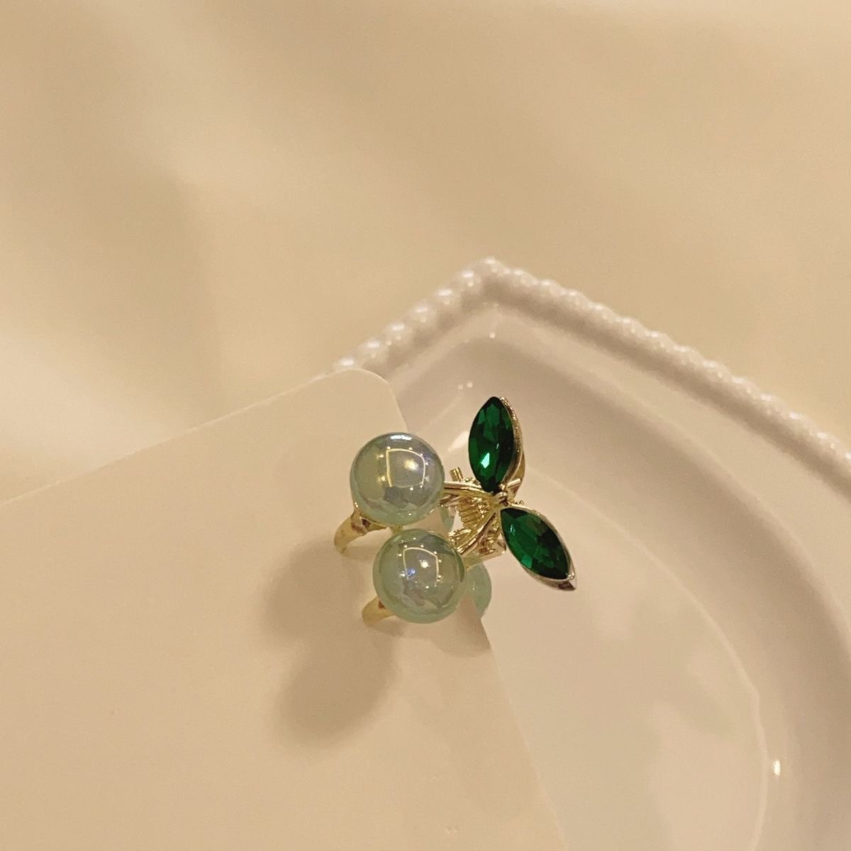 6g Weight Hair Claws Hair Accessories Type 1 Piece Quantity Holiday, Street Occasion Imitation Pearl Material Cherry Pattern All Seasons Season Women's Gender Cute, Sweet Style Cute Sweet Women's Cherry Imitation Pearl Hair Claws 30