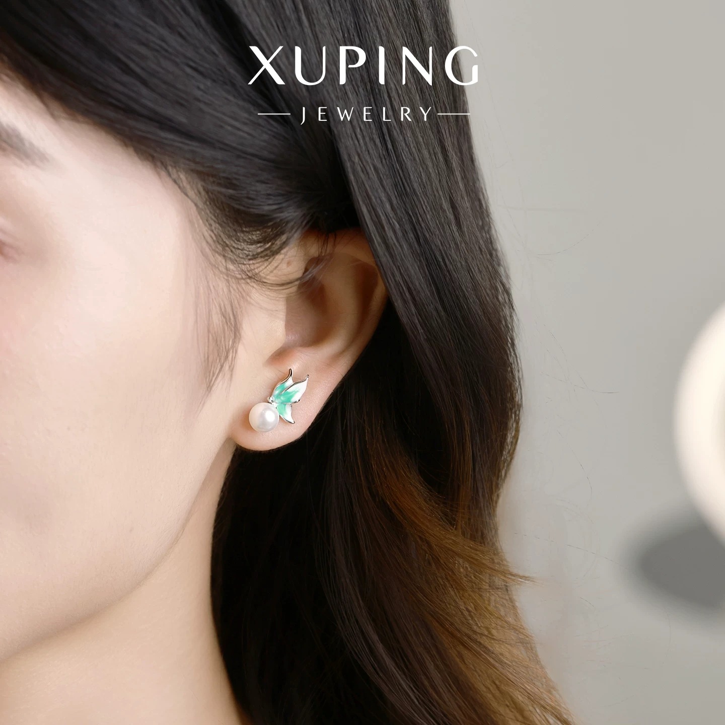 Xuping estilo francés imitación de perlas goteo de aceite mariposa serie de orejetas femeninas elegante temperamento suave viento gradiente otoño invierno orejetas