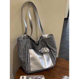 新款黑白格韩系高级感双面背银色托特包女2025子大容量通勤电脑包