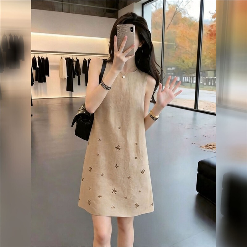 Jieya Clothing Khaki Round Neck Dress for Women, Elegant and Stylish, Super Beautiful, Loose Fit, Age-Reducing, Rhinestone-Embellished, Fashionable Dress