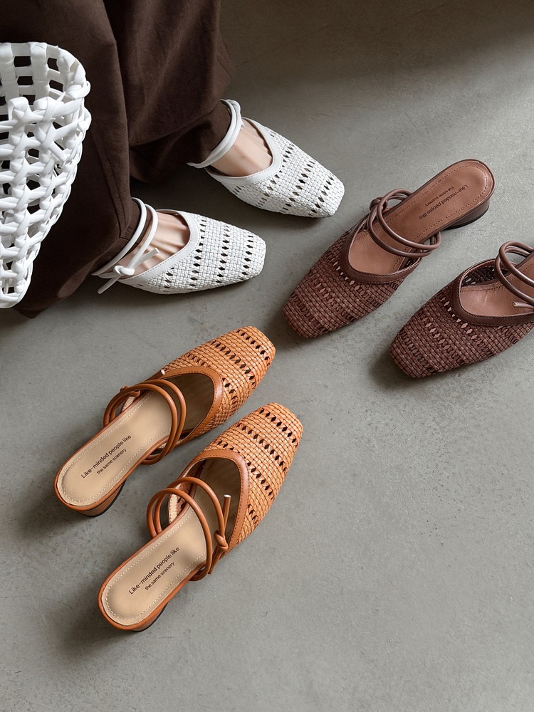 Dép sandal nữ da cừu mũi vuông gót thấp quai chữ V phối màu — màu nâu, Màu cà phê đậm, màu trắng ngà chi tiết 28