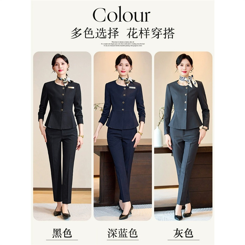 職業スーツの女性と春秋の新型ホテルのフロント作業服美容院の医美は宝石店の工服を接待します。