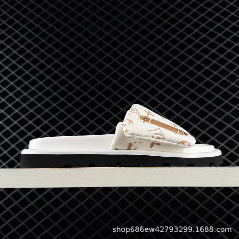 Putian foreign trade Louis Vuitton-style slip-on sandals, summer vintage open-toe fashion versatile outdoor couple casual shoes Putian foreign trade Louis Vuitton-style slip-on sandals, summer vintage open-toe fashion versatile outdoor couple casual shoes