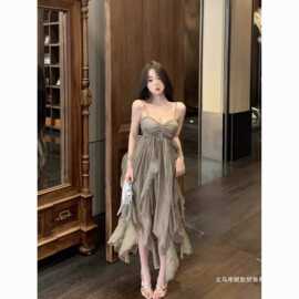 纯欲风绿色吊带连衣裙夏季辣妹不规则气质裙子超仙显瘦高腰中长裙