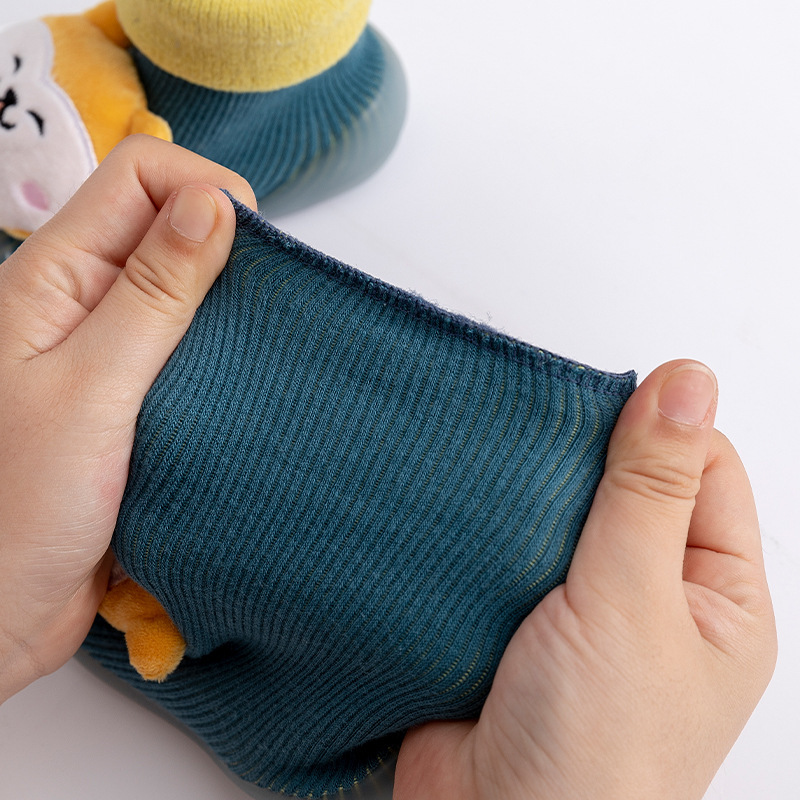 Zapatos de piso de interior para bebés calcetines de invierno zapatos calientes para niños de otoño y invierno dibujos animados gruesos calentados