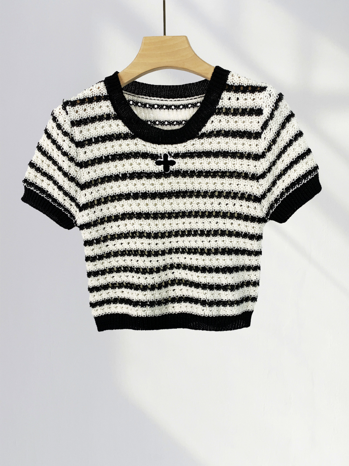 Black and white stripes [short style]