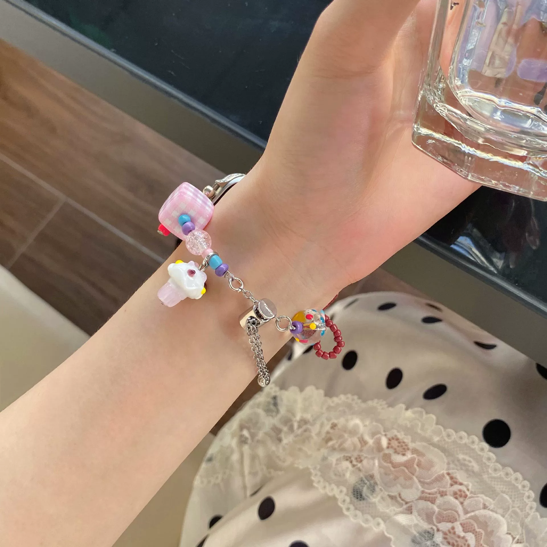 Цветной браслет из бусин, подходящий для Apple Watch S9, бантик, iWatch876543SE, ниша дофамина
