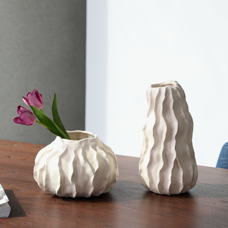 Vaso de cerámica medieval minimalista francés crema retro viento tranquilo decoración de la sala de estar en flores secas decoración floral