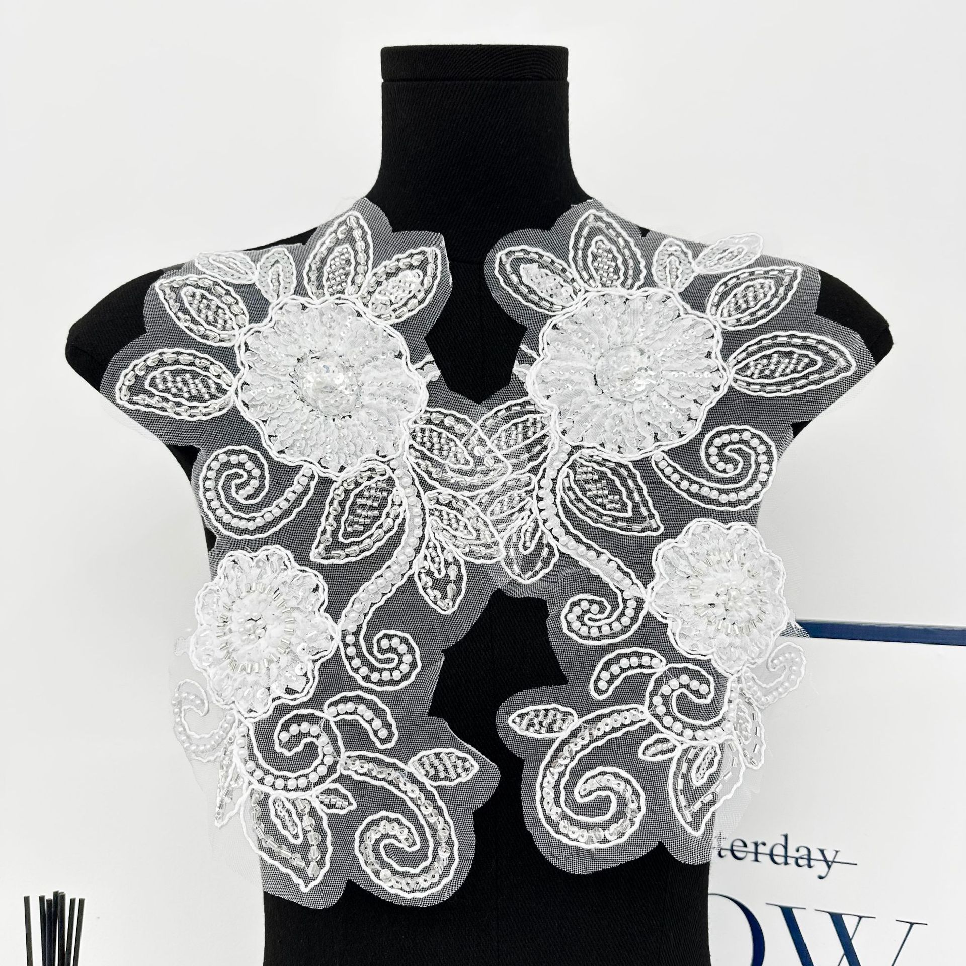 Vestido de boda cheongsam accesorios de decoración hechos a mano perlas flor parches de ropa de alta gama accesorios DIY 2026 nuevos al por mayor