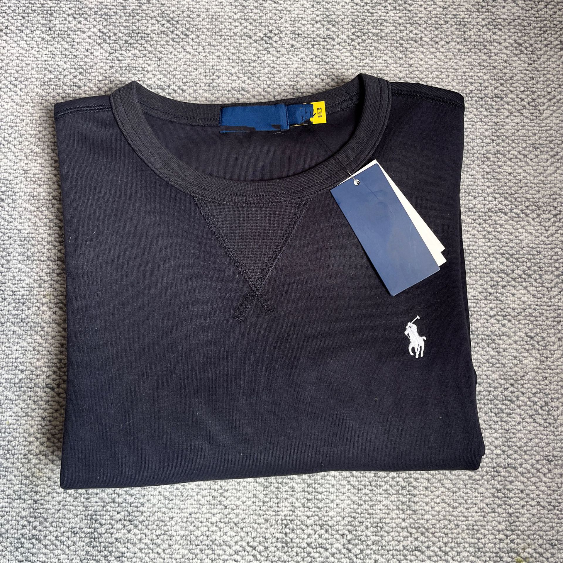 高品質のスキャン可能な馬の刺繍の純色の長袖のデザインの上着の丸首のガードルのカバーの男性