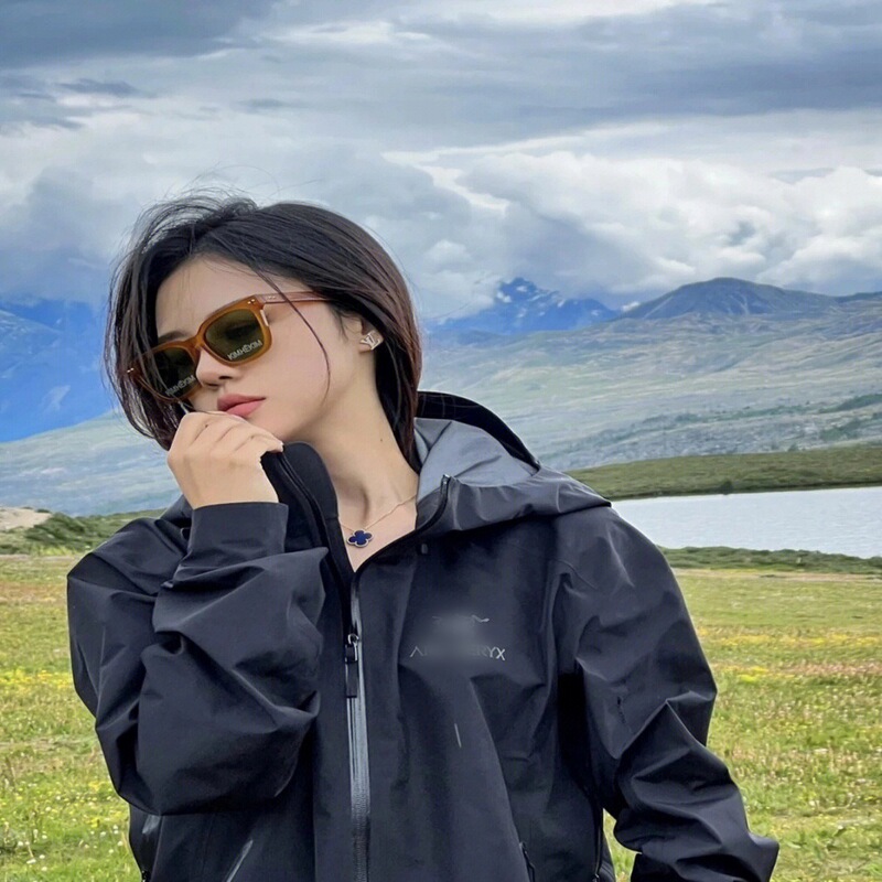 Putian Niaojia LT hardshell outdoor mountaineering waterproof hooded jacket for men and women, windproof embroidered versatile coat Putian Niaojia LT hardshell outdoor mountaineering waterproof hooded jacket for men and women, windproof embroidered versatile coat