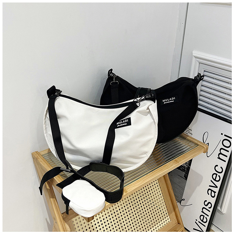 Femmes Moyen Nylon Couleur Unie De Base Fermeture Éclair Ensembles De Sacs display picture 15