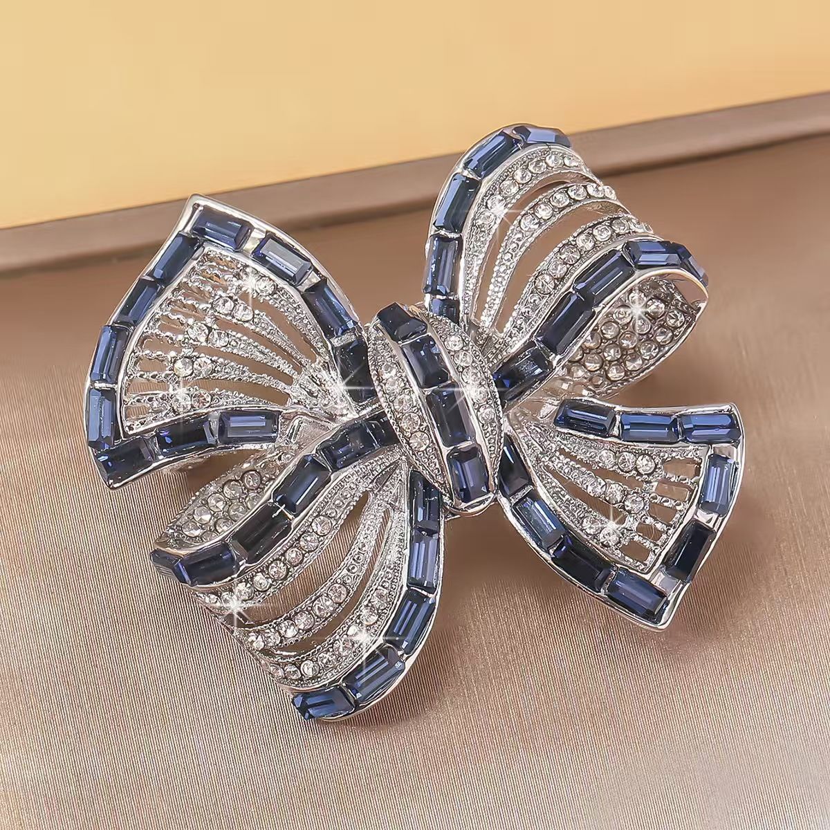 New Korean-Style Personalized Bow Brooch, Niche High-End Pin, Suit Corsage, Anti-Exposure Accessory, Gift for Women