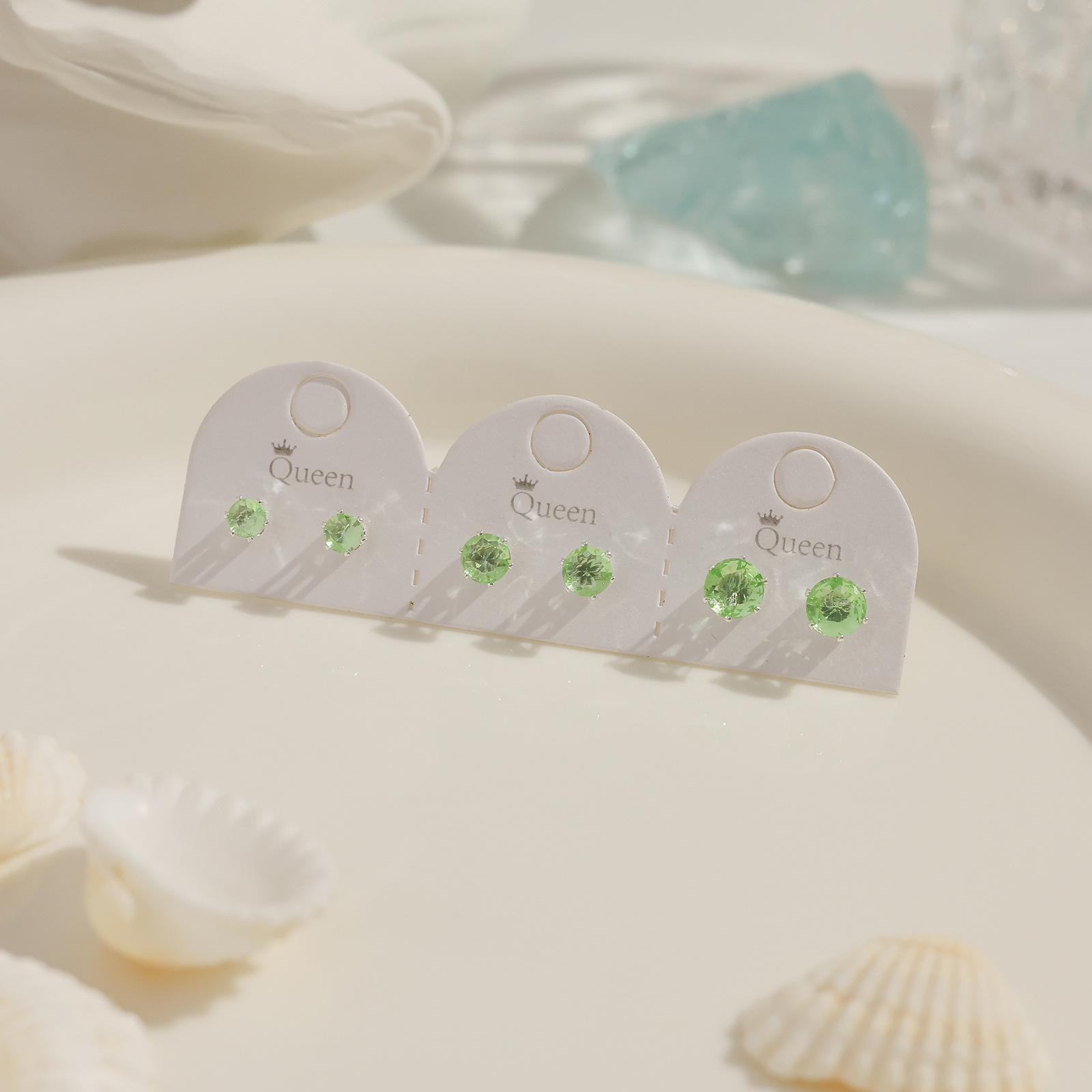 Juego de pendientes de aguja plateados, sencillos y compactos para mujer, pendientes geométricos en forma de corazón, bonitos, dulces y versátiles, venta al por mayor para puestos de mercado