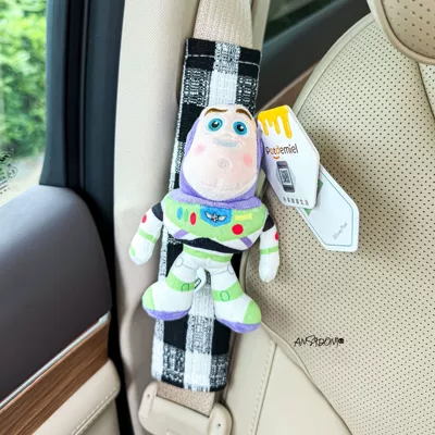 Authentic Buzz Lightyear Woody car seatbelt shoulder pad plush toy car interior decoration new car gift (Sürətlər qutusu və əl tormozu başlıqları) - shoulder-pad-black-checkered-linen-genuine-bass-single-piece