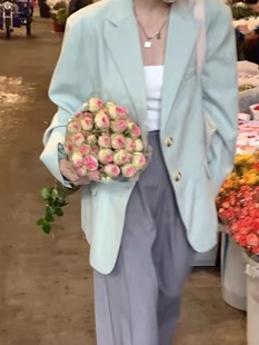 ���b����Ů���e�\�GɫС����2024�¿�����nϵ�߼��г��ÿ����b