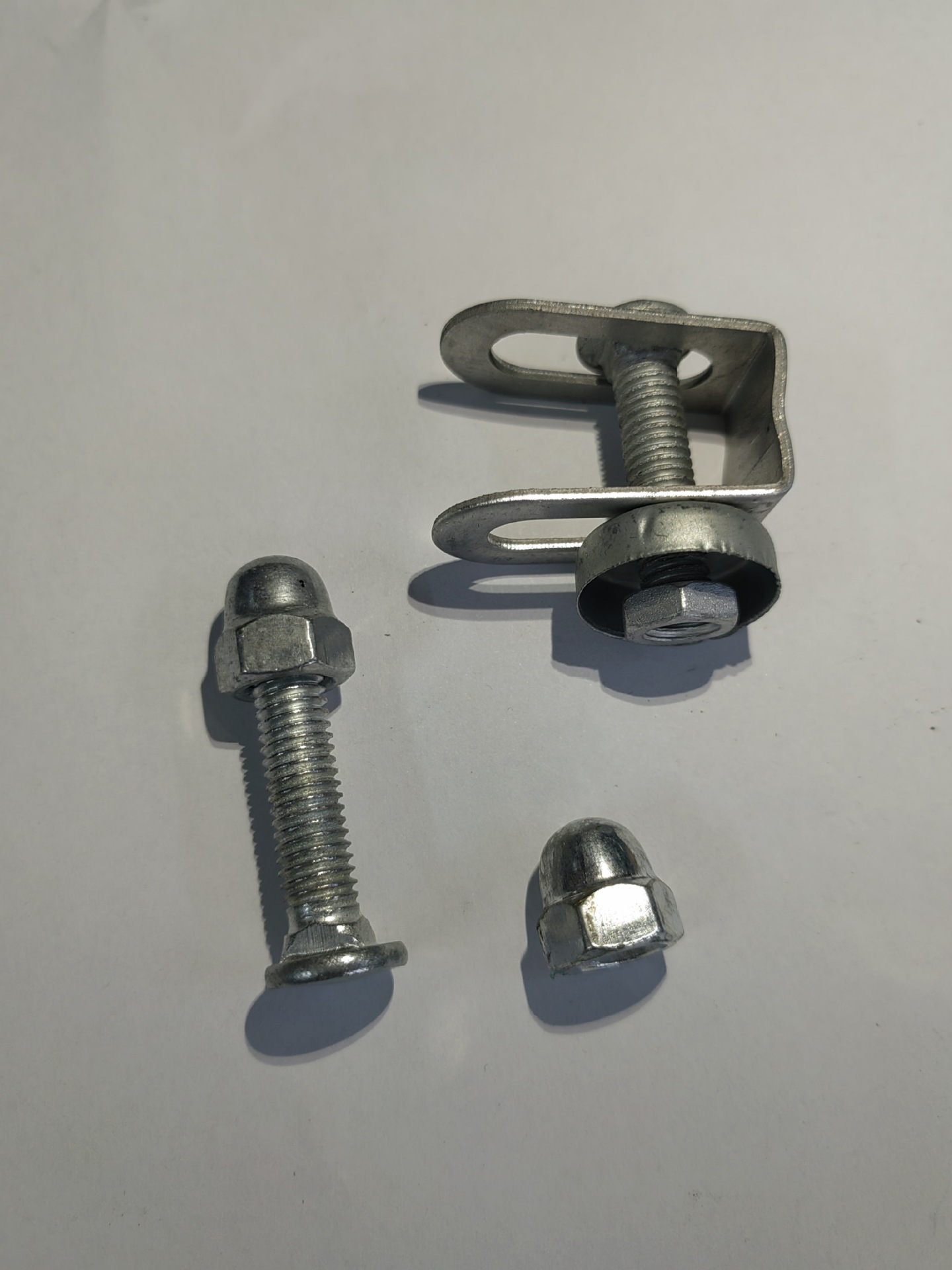 球场围栏网配件套管合页球场围网压条铝条抱箍扣件篮球场螺丝