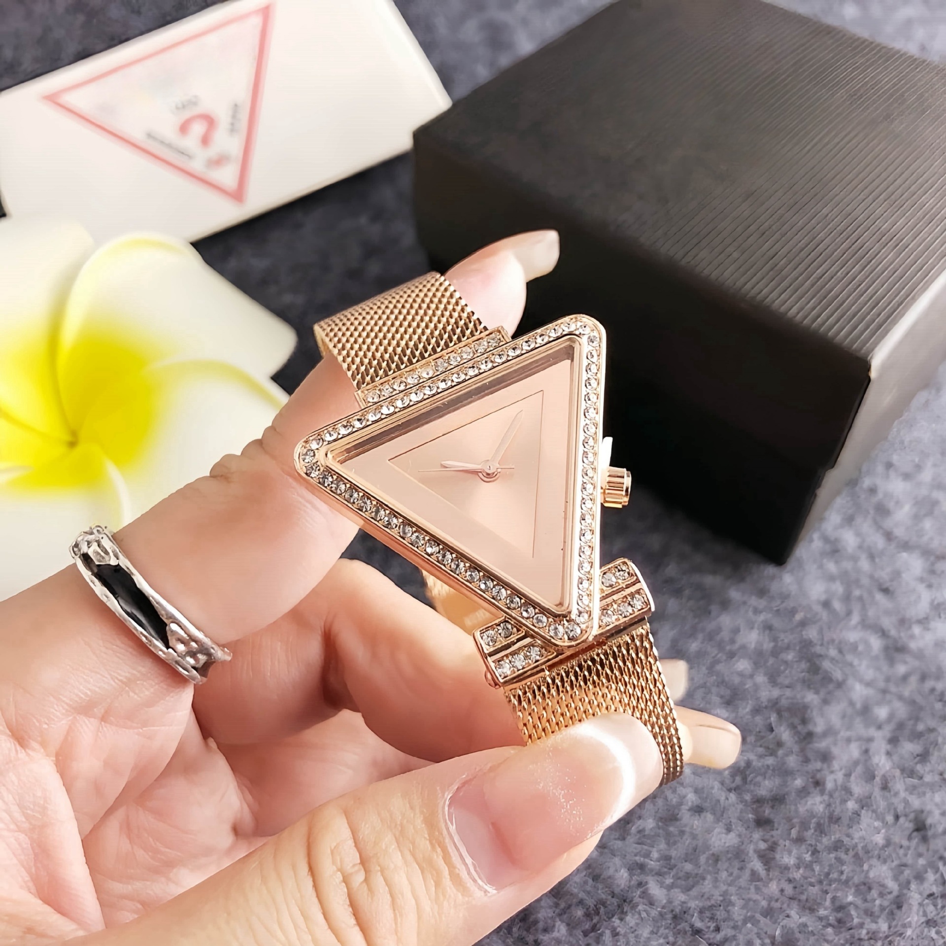 High-End Light Luxury Korean Retro Fashion Women's Watch Exquisite Compact Design Triangular Watch Quartz Watch