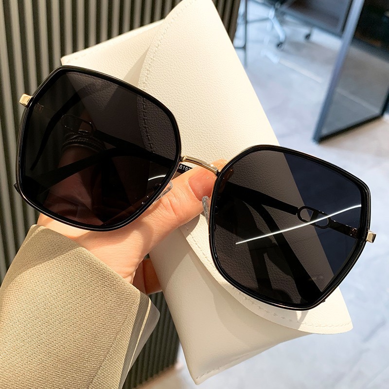 Nuevas gafas de sol de borde rosa brillante para mujeres sensación de alta calidad Street Shoot mode cóncavo anti-UV gafas de sol sensación de alta calidad