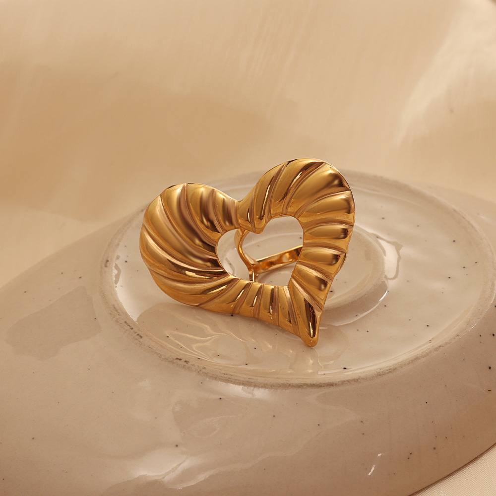 Large Heart Hollow Statement Ring In K Gold Style Fine Jewellery_voghion.com