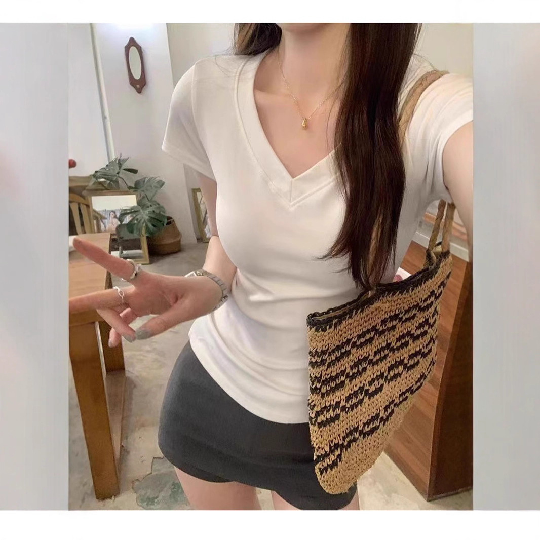 Irina's Women's Summer Short-Sleeve V-Neck T-Shirt with a Fitted Waist, Stylish American-Style Design, Solid Color Versatile Top