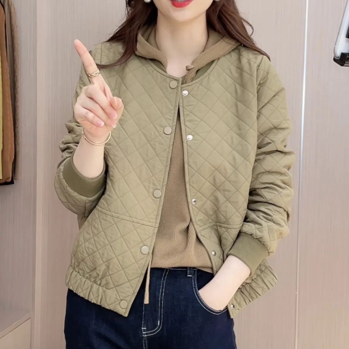 Chaqueta acolchada de algodón para mujer engrosada 2023 invierno nuevo estilo chaqueta acolchada de plumón traje de béisbol coreano chaqueta acolchada de gran tamaño de moda ligera