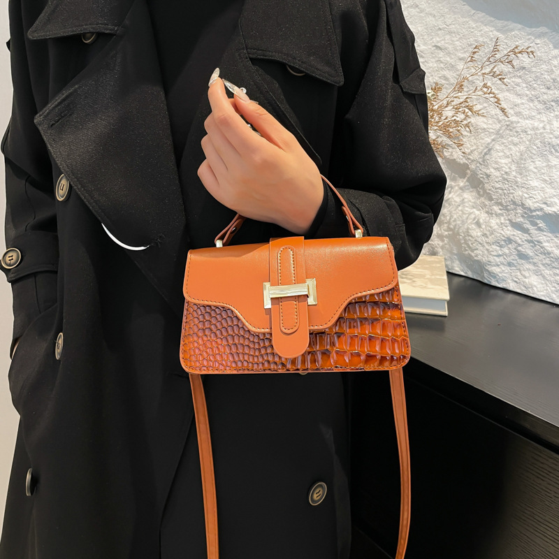 Bolso bandolera de un solo hombro de textura de alta gama de diseño de nicho 2024 otoño e invierno nuevo bolso cuadrado pequeño portátil de todos los partidos