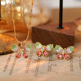 耳钉;项链;耳环